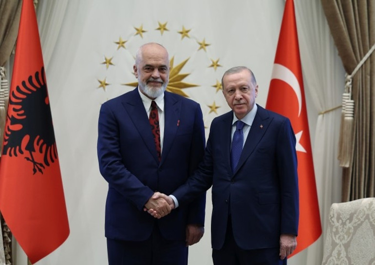 NATO Zirvesi sonrası diplomasi trafiği sürüyor Cumhurbaşkanı Erdoğandan peş peşe önemli görüşmeler