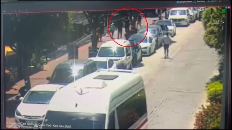 Alanyada bilgisayar oyunu sahnesi gibi olay İçinde çocuk olan aracı kaçırıp terör estirdi