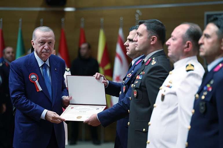 Cumhurbaşkanı Erdoğan: Milli güvenlikten taviz vermeyiz Yeni sistemin kutupbaşlarından biri olma yolunda ilerliyoruz