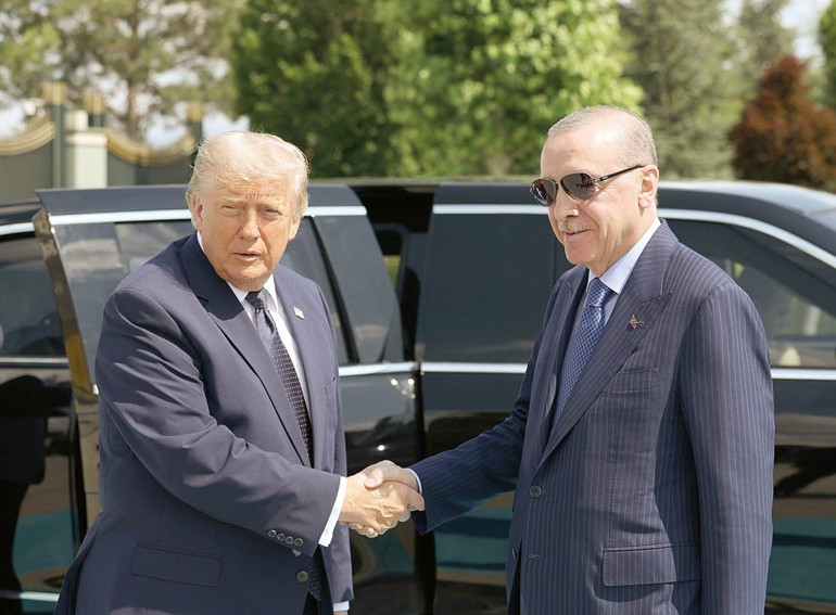 Tabanca gören masum Avrupalı