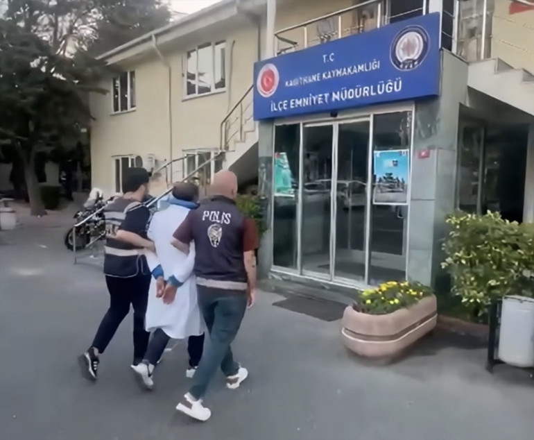 Kağıthane’de Türk bayrağını sökerek yere attı Yakalanan şüpheli: Arada sırada kendimi kaybediyorum