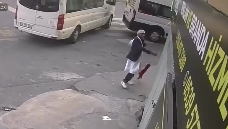 Kağıthane’de Türk bayrağını sökerek yere attı Yakalanan şüpheli: Arada sırada kendimi kaybediyorum
