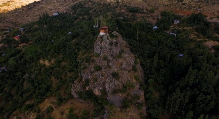 96 basamaklı merdivenle ulaşılıyor İlçenin sembolü haline geldi