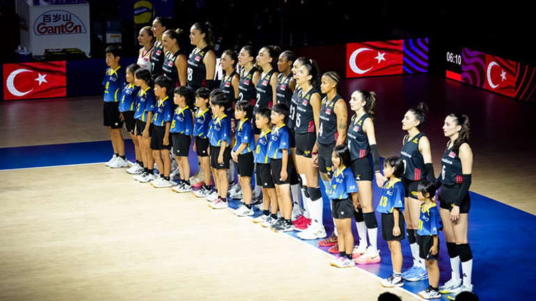 Filenin Sultanları, Japonyayı evinde devirdi ve finalleri garantiledi