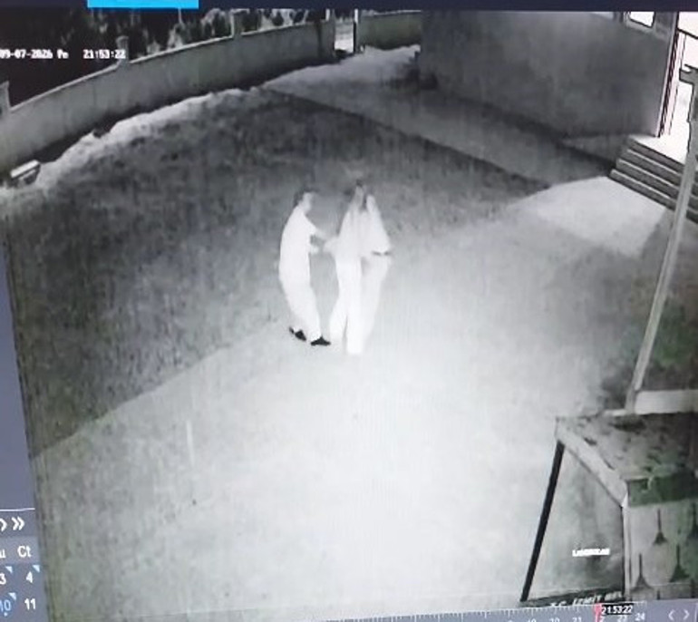 İmam çifti uyarınca darbedildi O anlar güvenlik kamerasında
