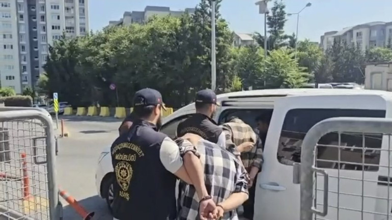 İstanbulda otomobilden rastgele ateş açan 3 kişi tutuklandı