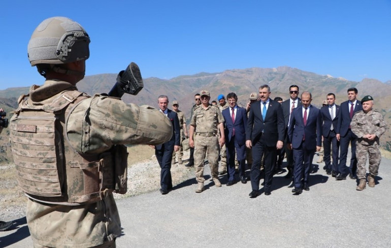 Bakan Çiftçiden üs bölgesine ziyaret | Terörsüz Türkiye başarıya ulaşacak