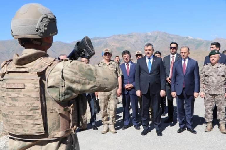 Bakan Çiftçiden üs bölgesine ziyaret | Terörsüz Türkiye başarıya ulaşacak
