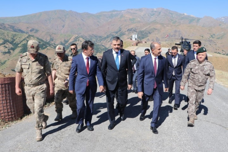 Bakan Çiftçiden üs bölgesine ziyaret | Terörsüz Türkiye başarıya ulaşacak
