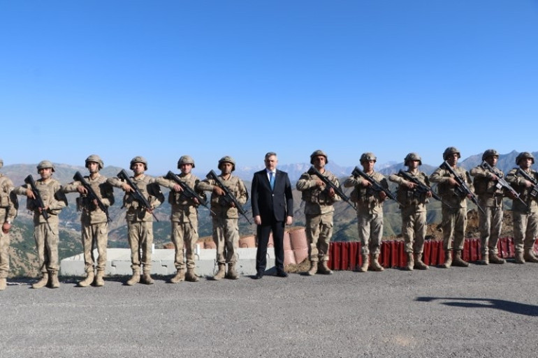 Bakan Çiftçiden üs bölgesine ziyaret | Terörsüz Türkiye başarıya ulaşacak