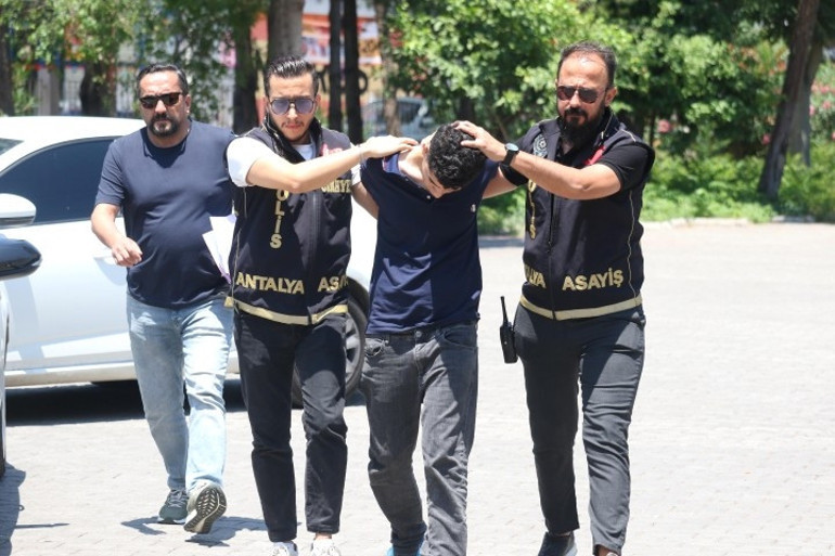 Antalyada içlerine şeytan girdi diyerek iki ablasını boğmaya çalışan şüpheli tutuklandı