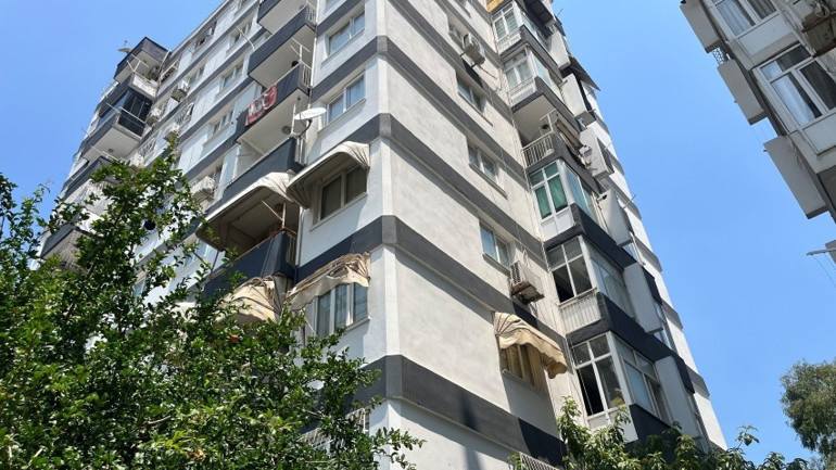 Adanada korkunç olay Tartıştığı eşinin başına çekiçle vurup boğazını bıçakla kesti