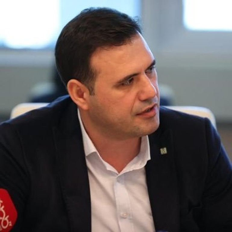 Şeffaflık isteyene bak