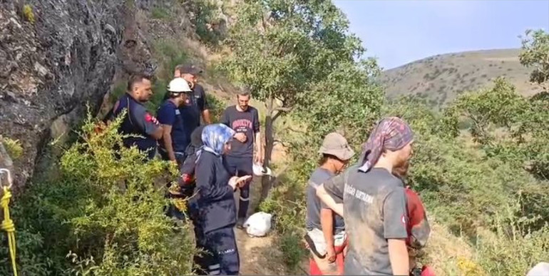 Çorumda mağarada mahsur kalıp hayatını kaybetti Cansız bedeni, yoğun metan gazından dolayı çıkarılamadı