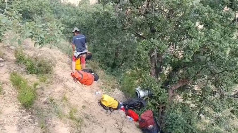 Çorumda mağarada mahsur kalıp hayatını kaybetti Cansız bedeni, yoğun metan gazından dolayı çıkarılamadı