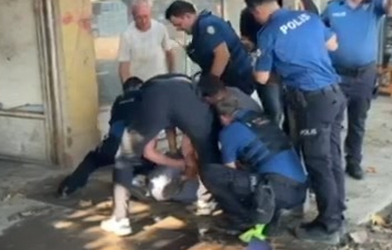 Boş dükkanda kalan ve akli dengeside yerinde olmayan evsiz adamın üzerinden yarım milyon lira çıktı