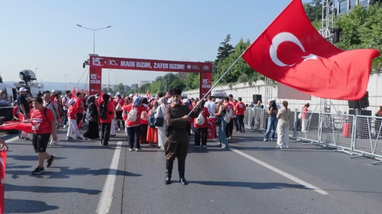 Binlerce vatandaş yürüdü