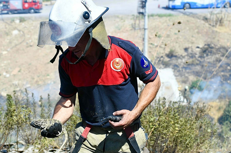 İzmirde ve Manisadaki orman yangınları kontrol altına alındı