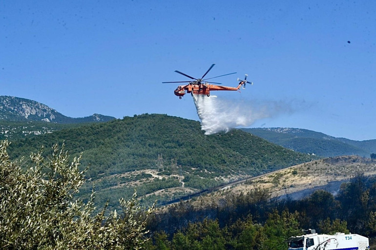 İzmirde ve Manisadaki orman yangınları kontrol altına alındı