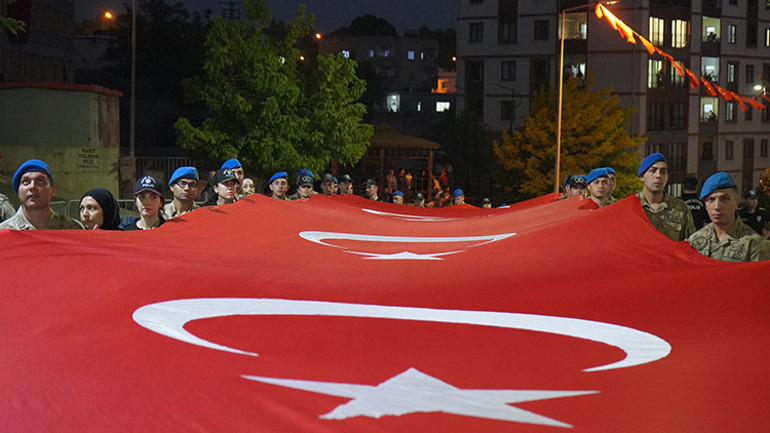 81 ilde milyonlar meydanlara koştu