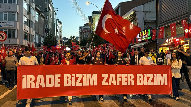 81 ilde milyonlar meydanlara koştu