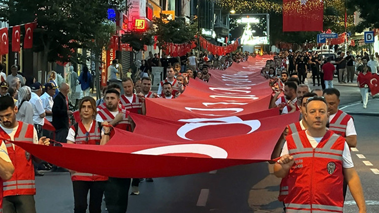 81 ilde milyonlar meydanlara koştu