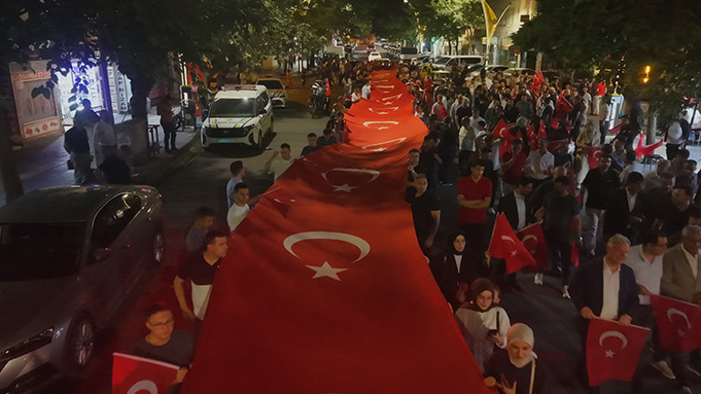 81 ilde milyonlar meydanlara koştu