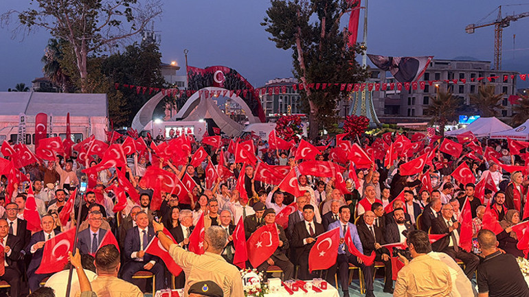 81 ilde milyonlar meydanlara koştu