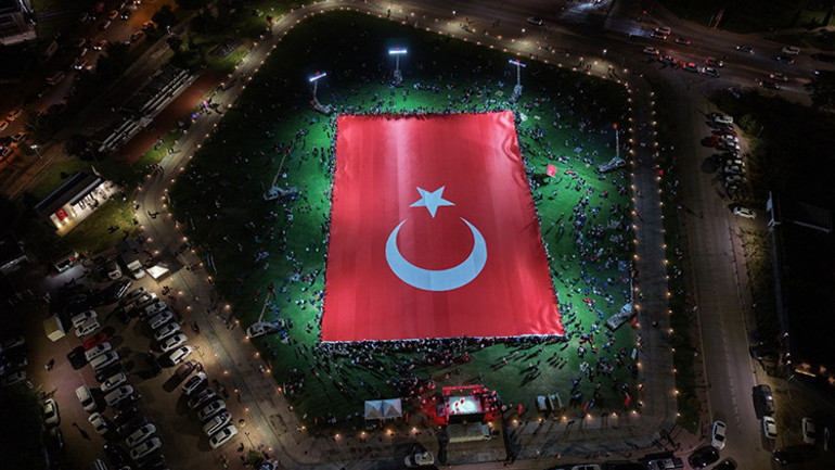 81 ilde milyonlar meydanlara koştu
