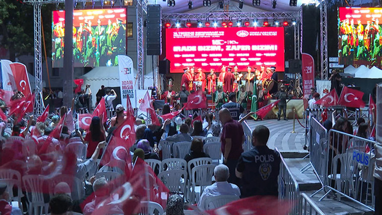 81 ilde milyonlar meydanlara koştu