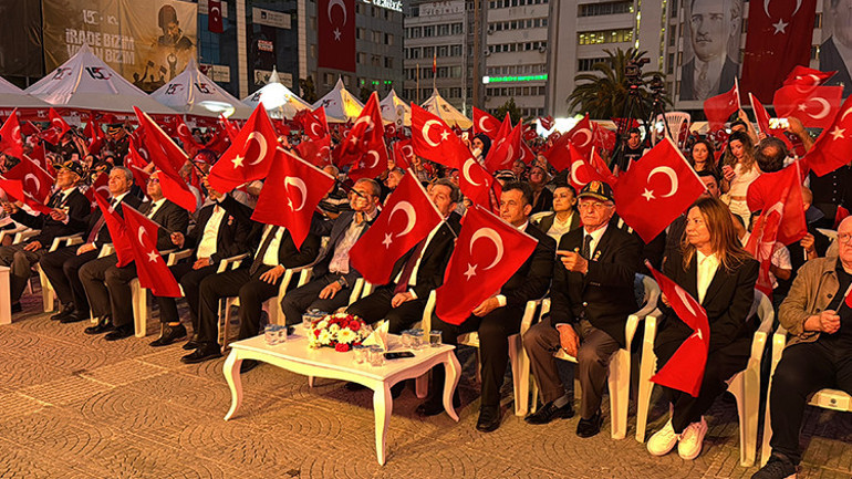 81 ilde milyonlar meydanlara koştu