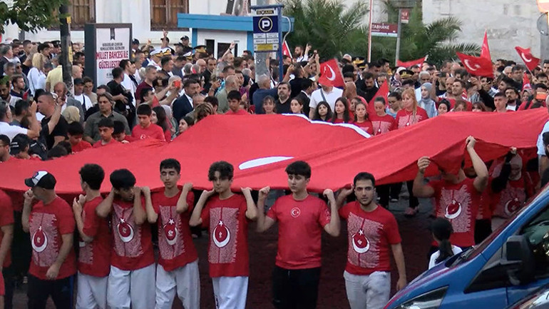 81 ilde milyonlar meydanlara koştu