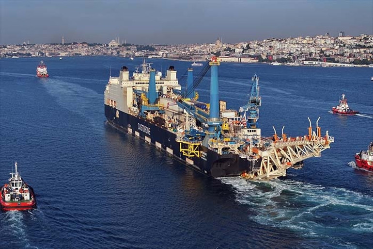 CASTRONE İstanbul Boğazından geçti