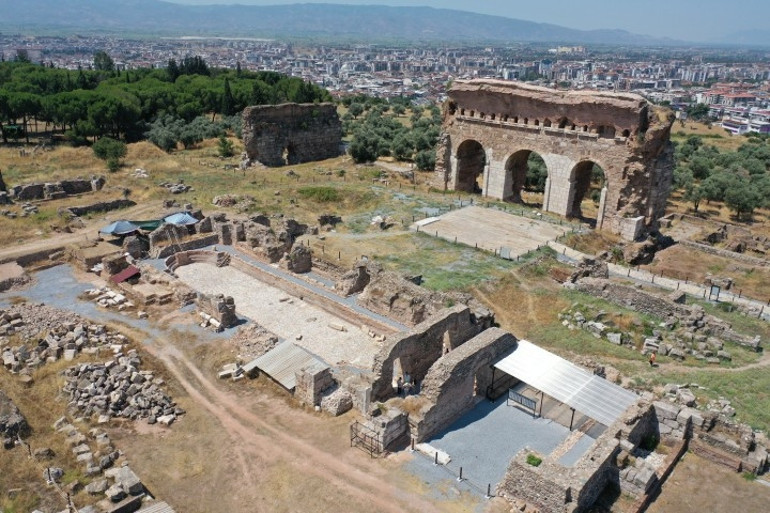 Aydın’da 2 bin yıllık olimpik havuz gün yüzüne çıkarıldı