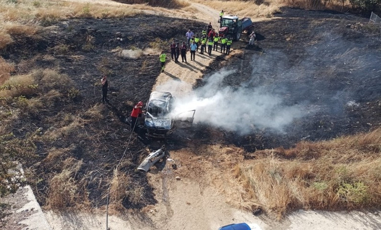 Balıkesir’de trafik kazası Yanan otomobilde alevler otluk alana sıçradı; 4 yaralı