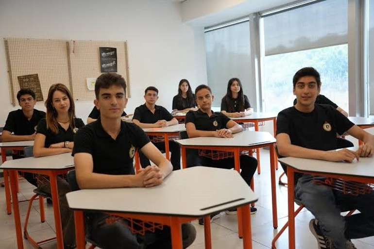 Yapay zeka üreten gençler yetiştirmek