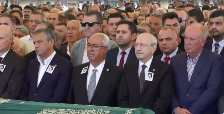 Son dakika… Kılıçdaroğlu ve Özel cenazede yan yana