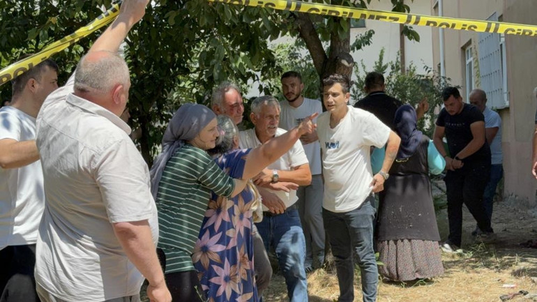 Pencereden düşen 16 yaşındaki çocuk hayatını kaybetti Yakınlarının feryadı yürekleri yaktı