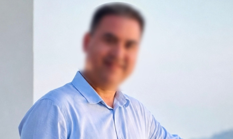 Saç kesimini beğenmedi günlerce izlediği berberi iş yerinin önünde bıçakladı