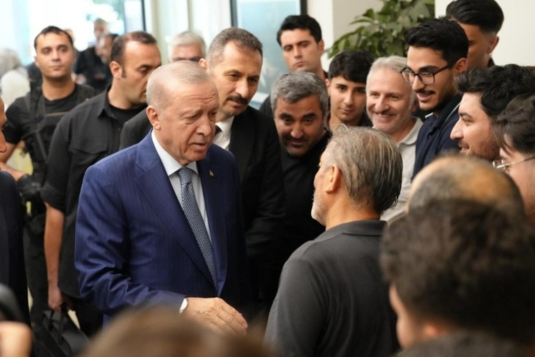 Cumhurbaşkanı Erdoğandan AK Parti İstanbul İl Başkanlığına ziyaret