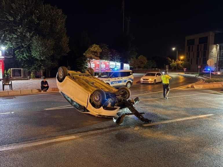Kayseride takla atan otomobilin sürücüsü aracı bırakıp kaçtı
