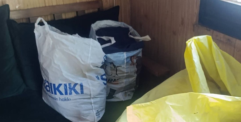 Ordu’da bağışlanan kıyafetlerden çıkan 23 altın ve para sahibine teslim edildi