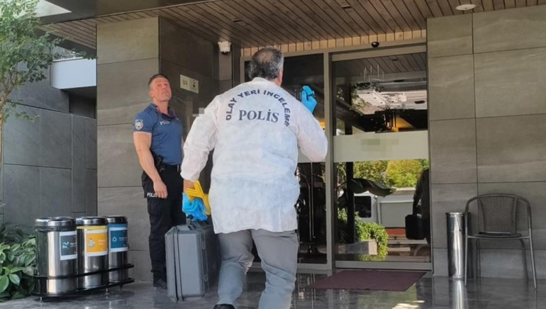 Otel odasında sır ölüm…. Yanındaki maddeler ekipleri alarma geçirdi