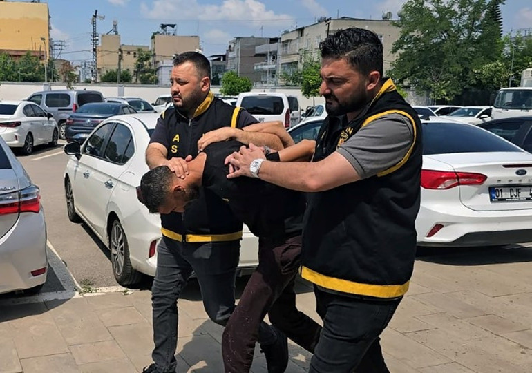 Adanada çarşaf giyip ev soyan hırsızlar kamerada Saklandıkları adreste yakalandılar