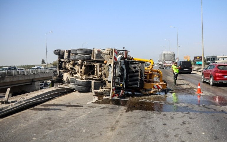 Sürücü kurtarıldı, tramvay seferleri aksadı