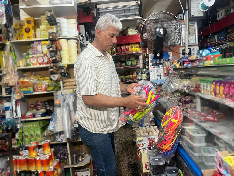 Bornova’da bakkal rafları çocukluk anılarını yaşatıyor