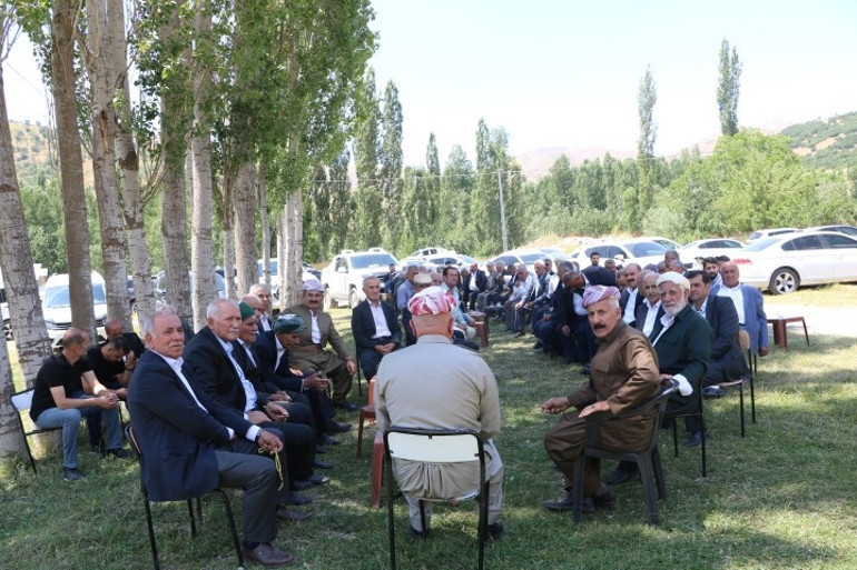 Hakkari’de 28 yıllık husumet sona erdi İki aile barış yemeğinde buluştu