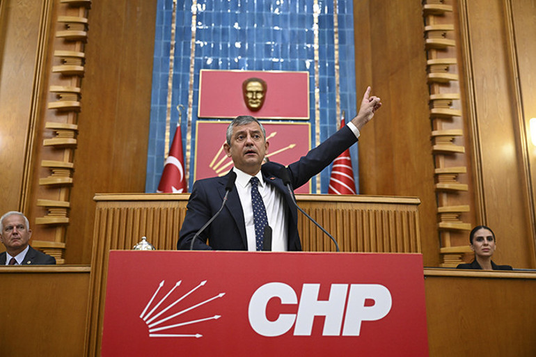 Son dakika... Özgür Özelden veda konuşması: Vakti gelmiş bir vedanın hüznünü taşıyorum Yeni partiyi kuruyoruz
