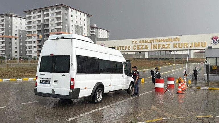  Oğuzhan Uğur, Haluk Levent ile aynı cezaevine konuldu