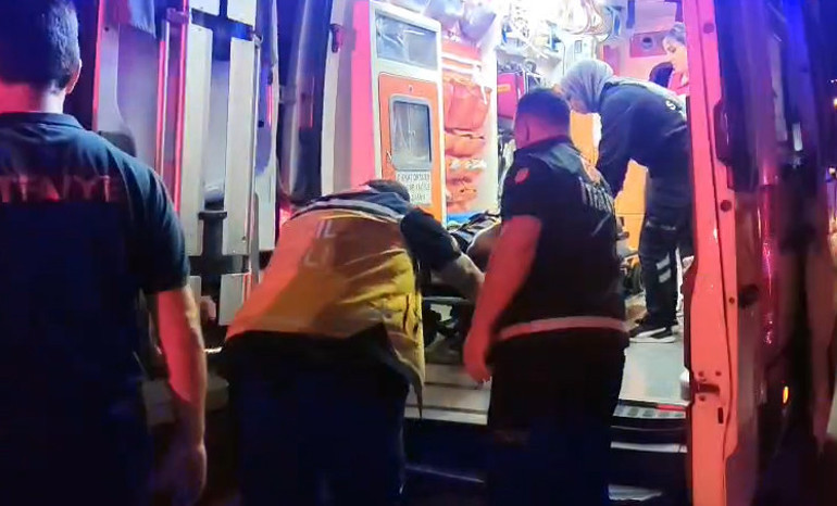 Aksarayda eşi eve almayınca çatıdan girmeye çalışan genç 3üncü kattan düştü